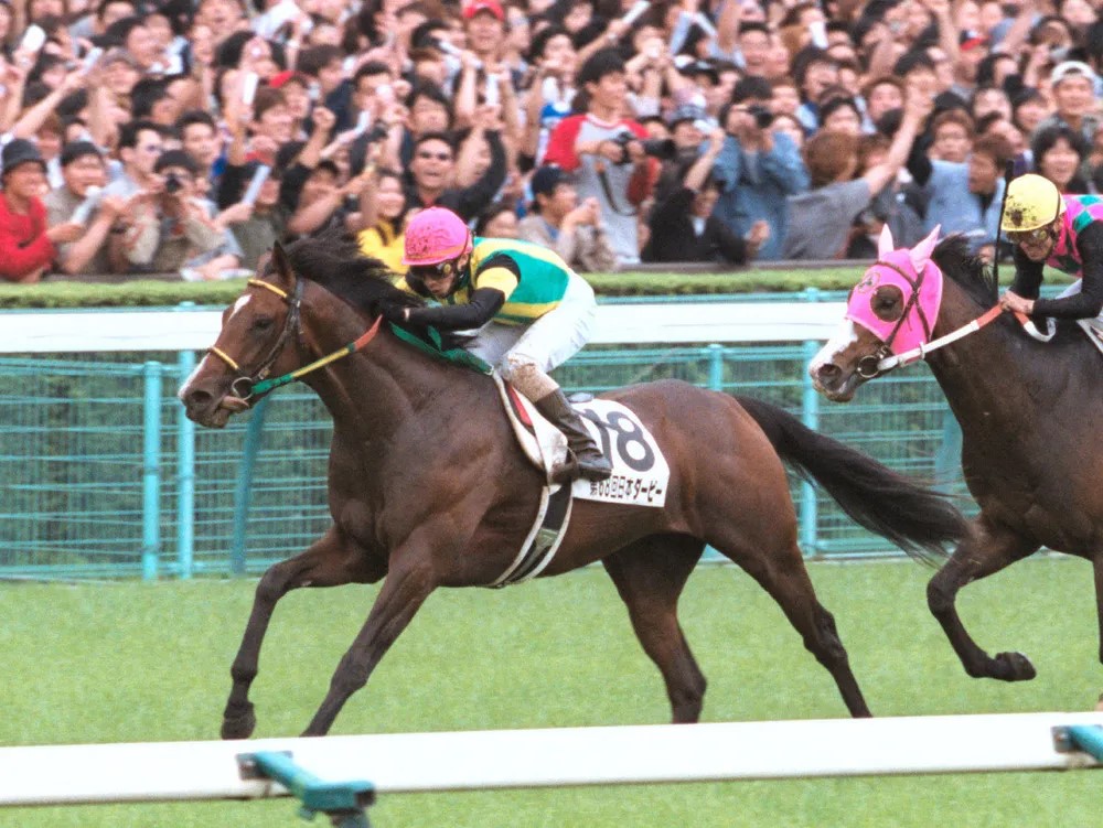 Jungle Pocket winning the 2001 Japanese Derby in front of a packed Tokyo grandstand